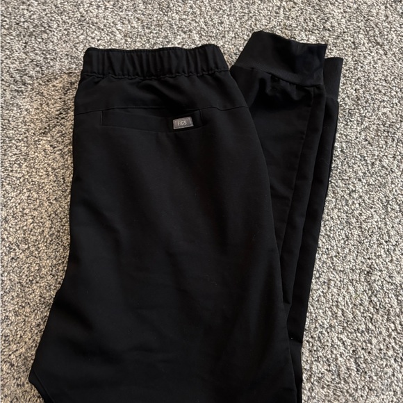 Figs Men Scrub Set - Picture 6 of 7